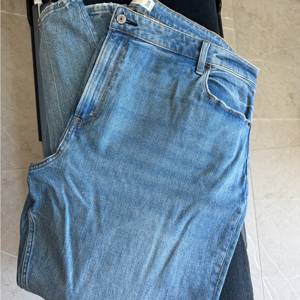 Abercrombie & Fitch The Mom High Rise Curve Love Jeans